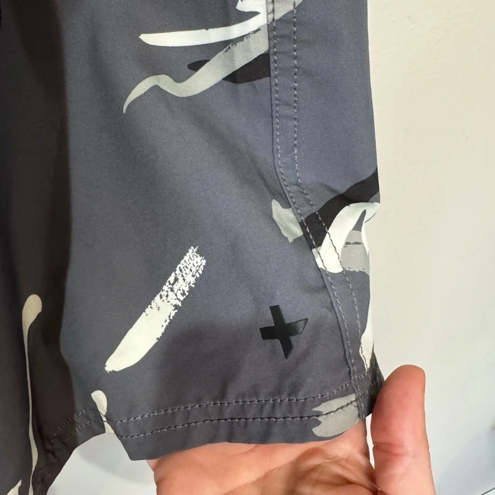 TAVIK Men's Gray Patterned‎ Swim Board Shorts Size 36